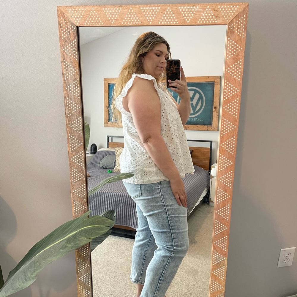 Ava & Viv 2X White Eyelet Lace Top with Tie back